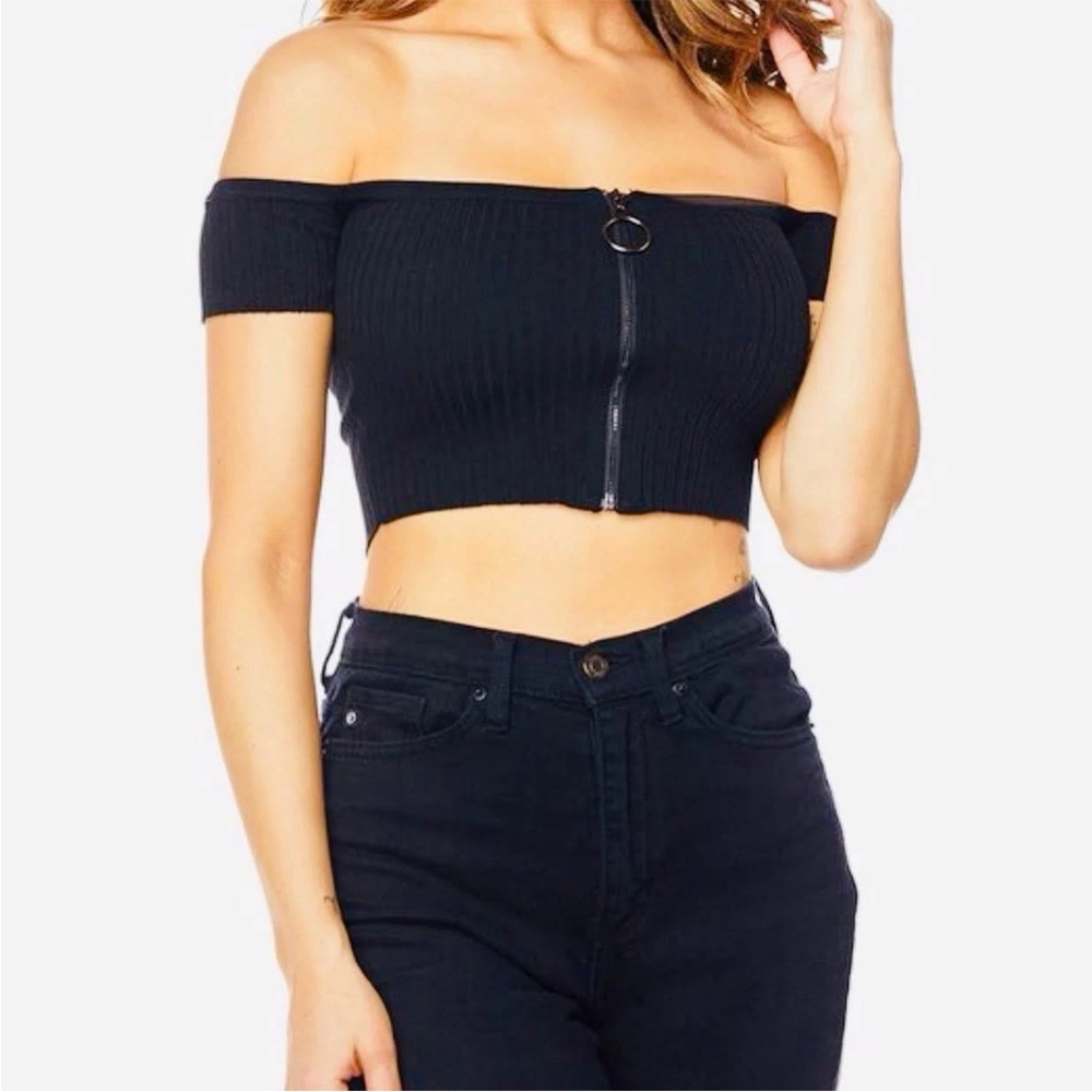 Hera Collection Women’s Black Ribbed Zip Front Crop Top MEDIUM